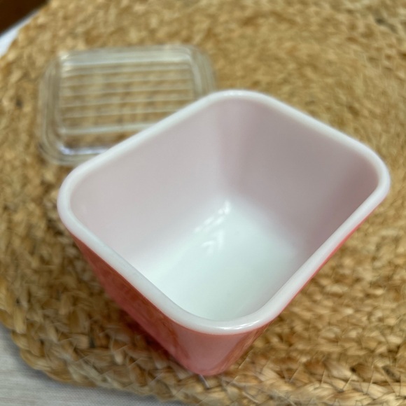PYREX #501 Flamingo Pink Refrigerator dish with lid - Picture 10 of 16
